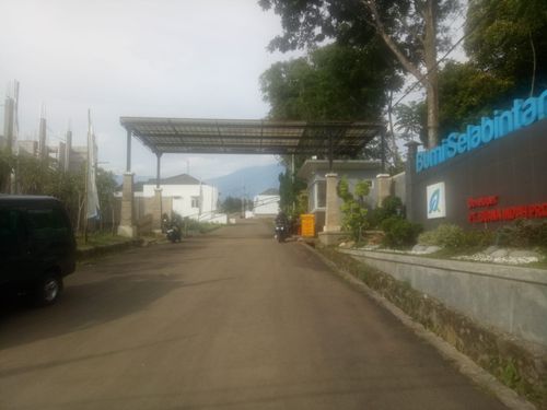 foto gerbang perumahan BUMI SELABINTANA
