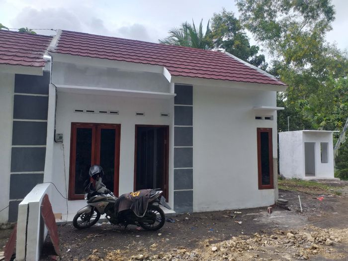 foto tampak rumah tipe 30 perumahan GREENLAND METES