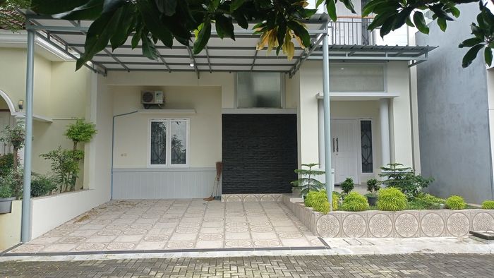 foto tampak rumah tipe 94/117 perumahan VERONA HILLS