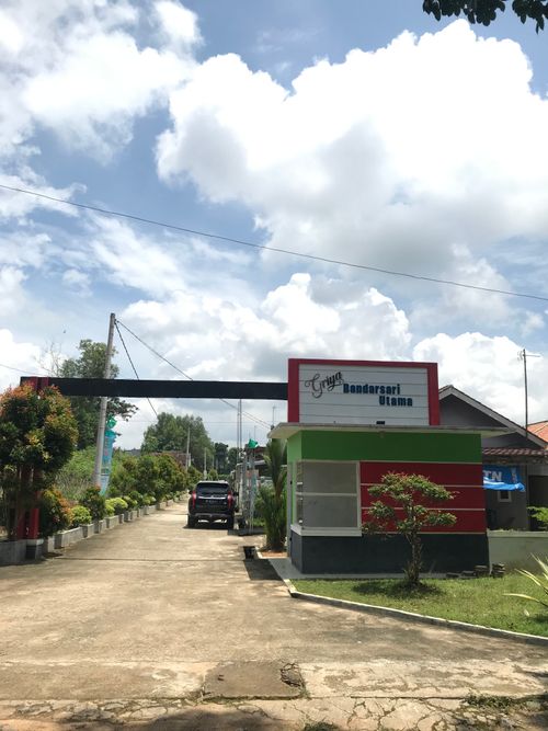 foto gerbang perumahan Bandarsari Utama 2