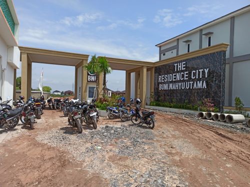 foto gerbang perumahan BWU The Residence City