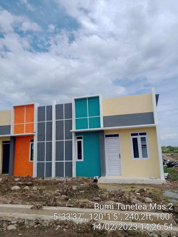 foto tampak rumah tipe Rumah Tapak perumahan Bumi Tanetea Mas 2
