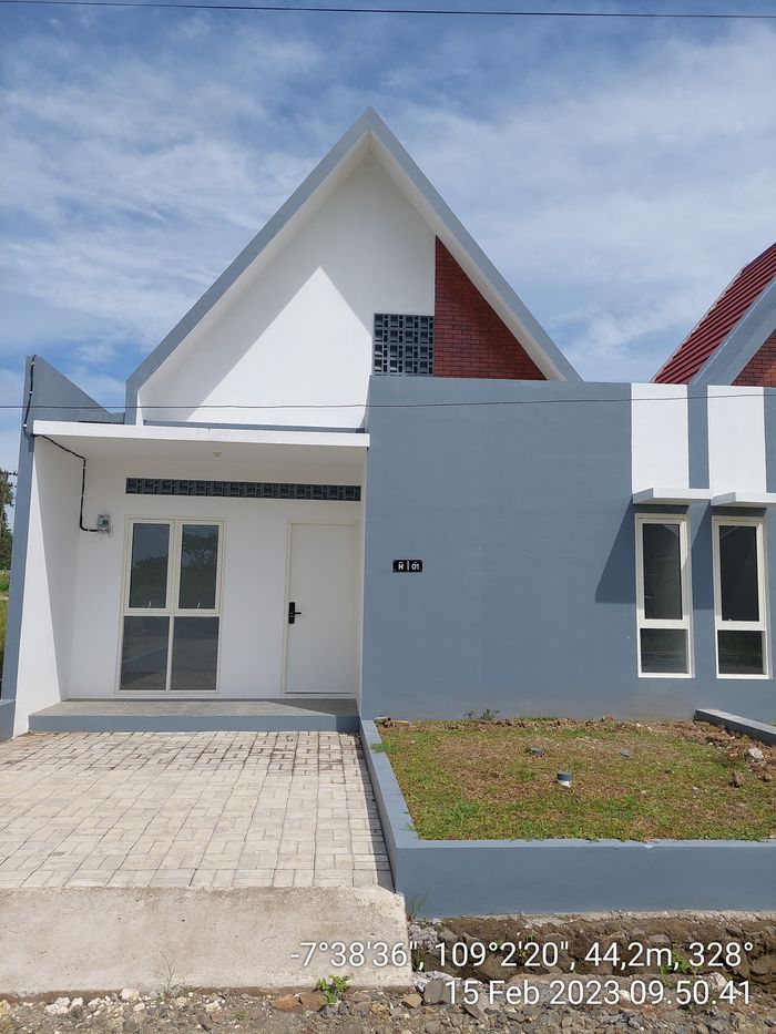 foto tampak rumah tipe Akasia 40/70 perumahan MAHKOTA AL FATIH