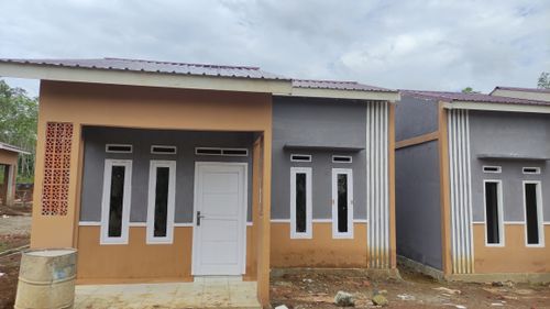 foto contoh rumah perumahan Karya Regency