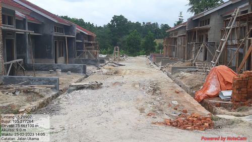 foto posisi tengah perumahan Perum Karang Indah Jaya
