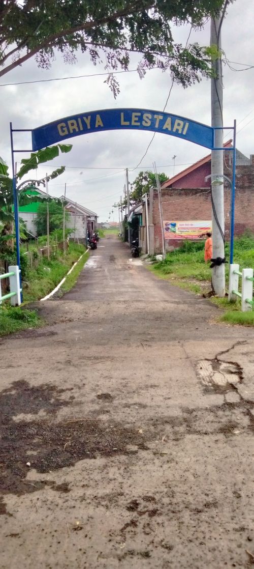 foto gerbang perumahan Griya Lestari Seruni