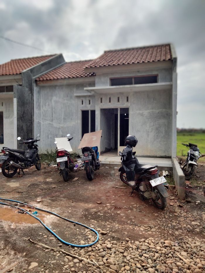 foto tampak rumah tipe 36 perumahan Griya Lestari Seruni