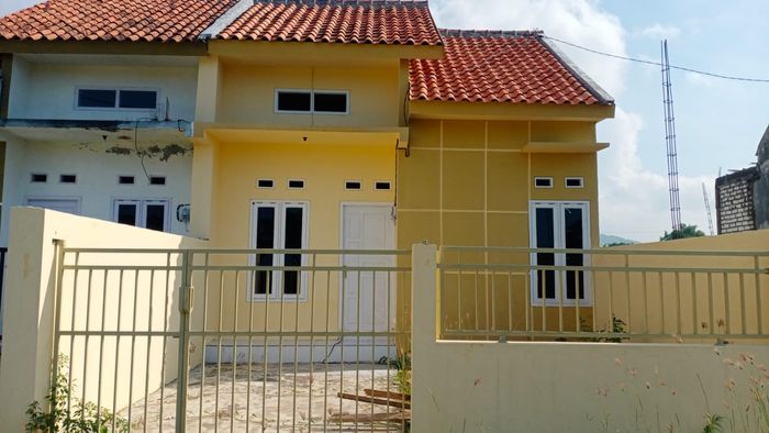 foto tampak rumah tipe 54 perumahan JUNGKARANG REGENCY