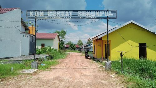 foto gerbang perumahan KOMPLEK BERKAT SEKUMPUL