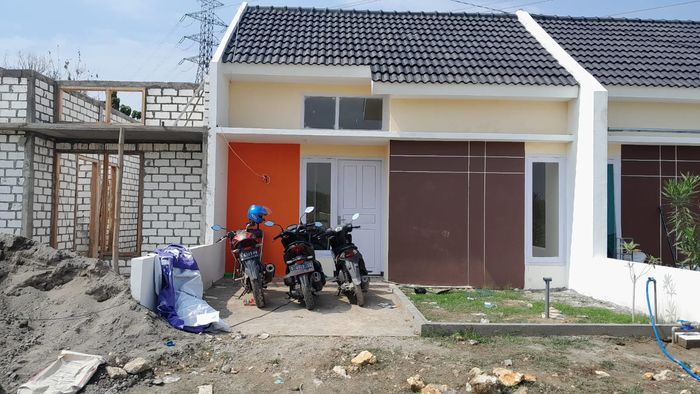 foto tampak rumah tipe SUBSIDI perumahan GRIYA PLUMPANG ASRI