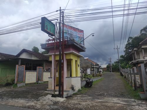 foto gerbang perumahan Griya Singosari Inside