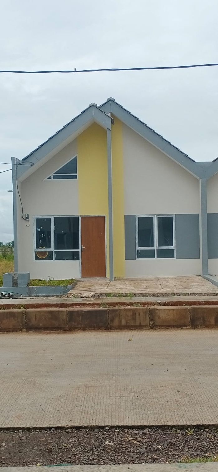 foto tampak rumah tipe 33/60 perumahan Puri Sava Sukamaju