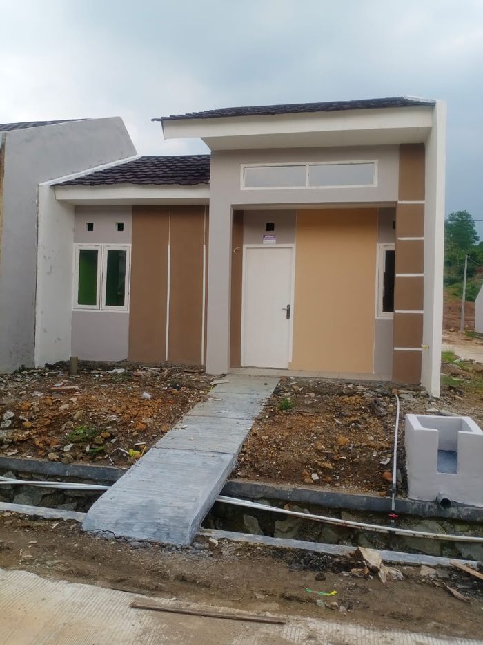 foto tampak rumah tipe 30/70 c1 no 33 perumahan GRAND PANGHEGAR RESIDENCE