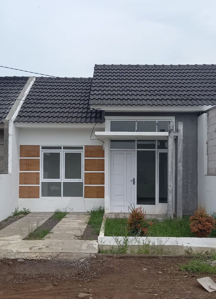 foto tampak rumah tipe 36/72 perumahan Griya Pindad Asri 3