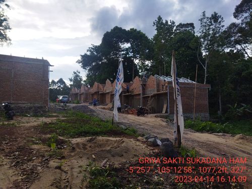 foto posisi tengah perumahan Griya Sakti Sukadanaham