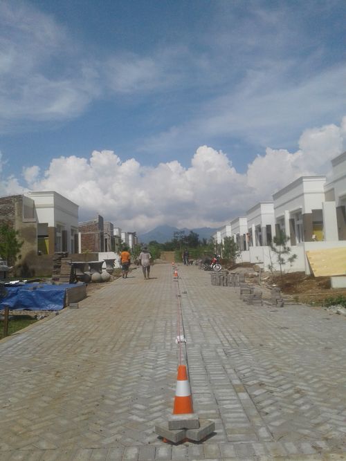 foto posisi tengah perumahan ISTANA BAGENDIT