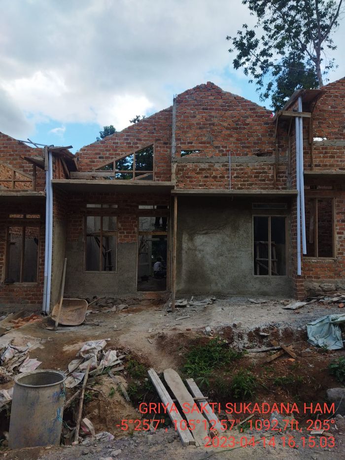 foto tampak rumah tipe 36/72 perumahan Griya Sakti Sukadanaham