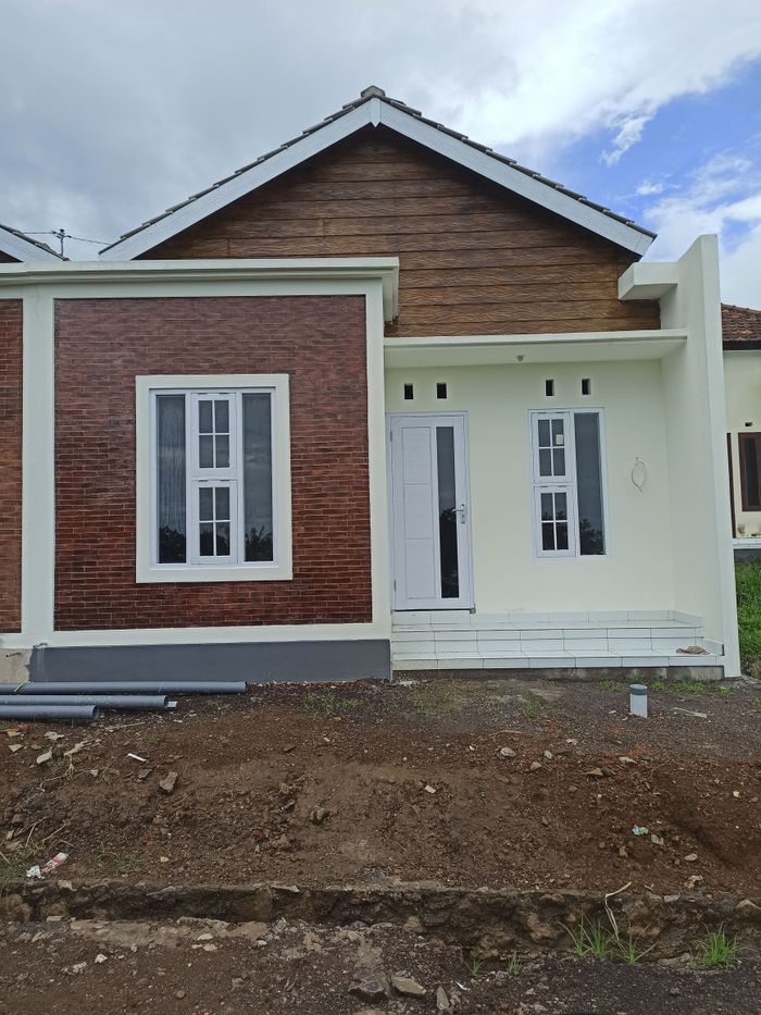 foto tampak rumah tipe 30/70 perumahan GRYA ADI PANJI KEPUH KEMBAR