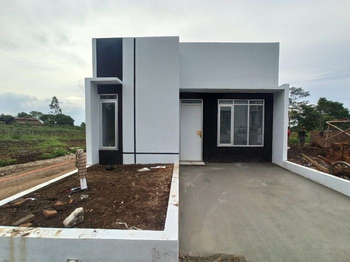 foto tampak rumah tipe 30/60 perumahan aka kanaya wanaraja