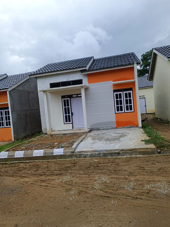 foto tampak rumah tipe 36 perumahan Bratanata Residence 9