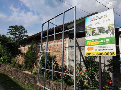 foto gerbang perumahan MARISON REGENCY POLOKARTO