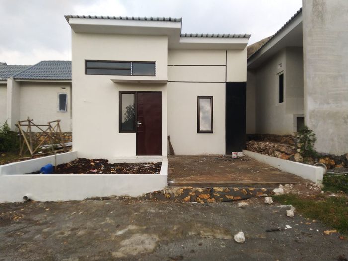 foto tampak rumah tipe 25/70 perumahan MARISON REGENCY POLOKARTO