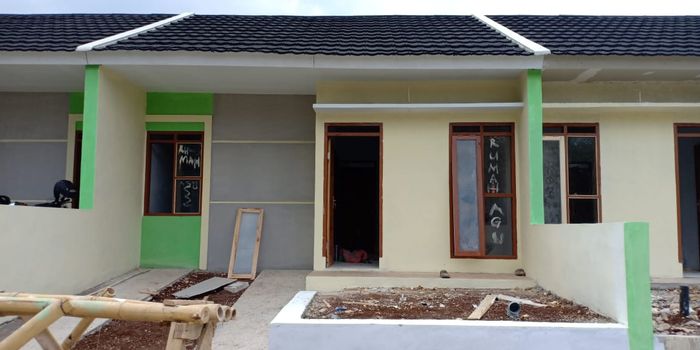 foto tampak rumah tipe Standard perumahan Graha Paramarta