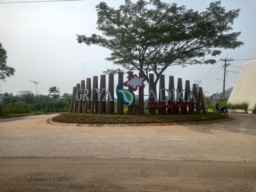 foto gerbang perumahan GRIYA ADIKA NARAMA EXT