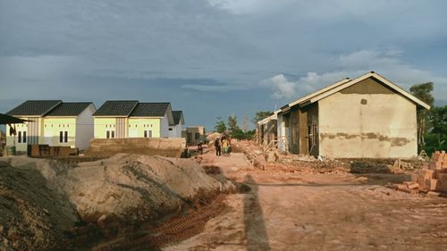 foto posisi tengah perumahan GRAND MANSION KALIDONI 2