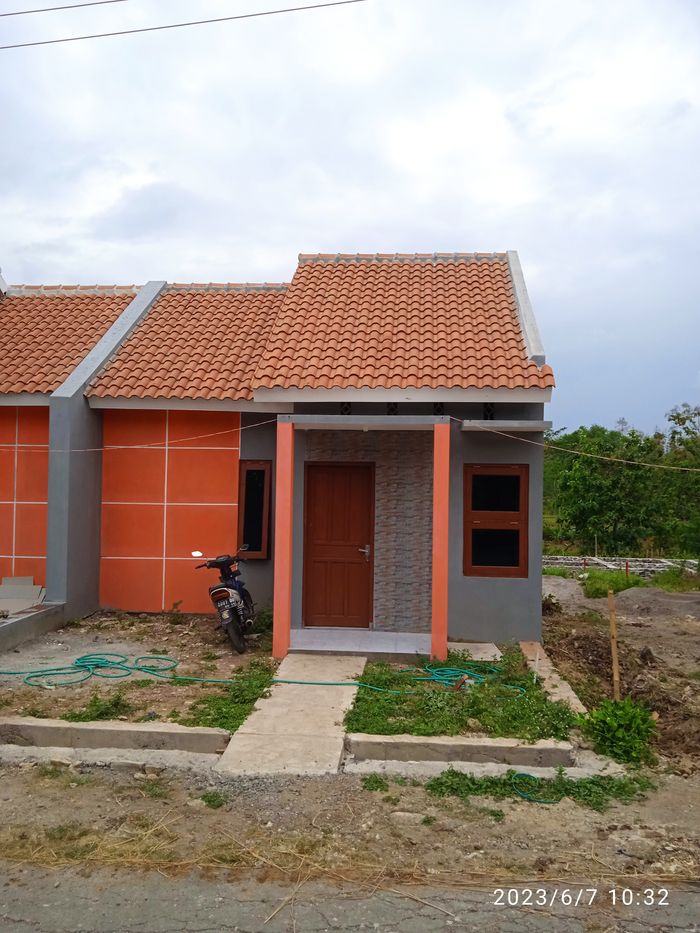 foto tampak rumah tipe ARSYLLA 36 perumahan ARSYLA VILLAGE WURYANTORO