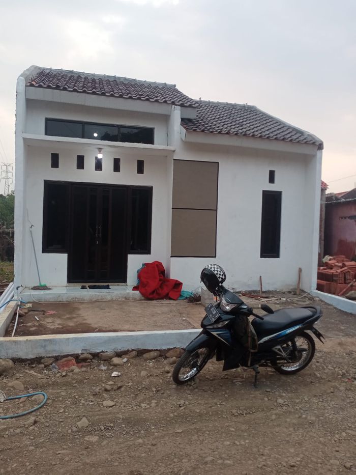 foto tampak rumah tipe subsidi perumahan GRAHA BERLIAN LEBO
