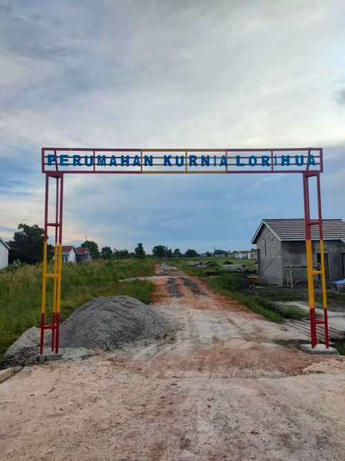 foto gerbang perumahan Kurnia Lorihua