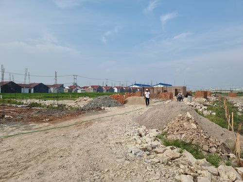 foto posisi tengah perumahan PERUMAHAN GRAND CILEDUG RAYA