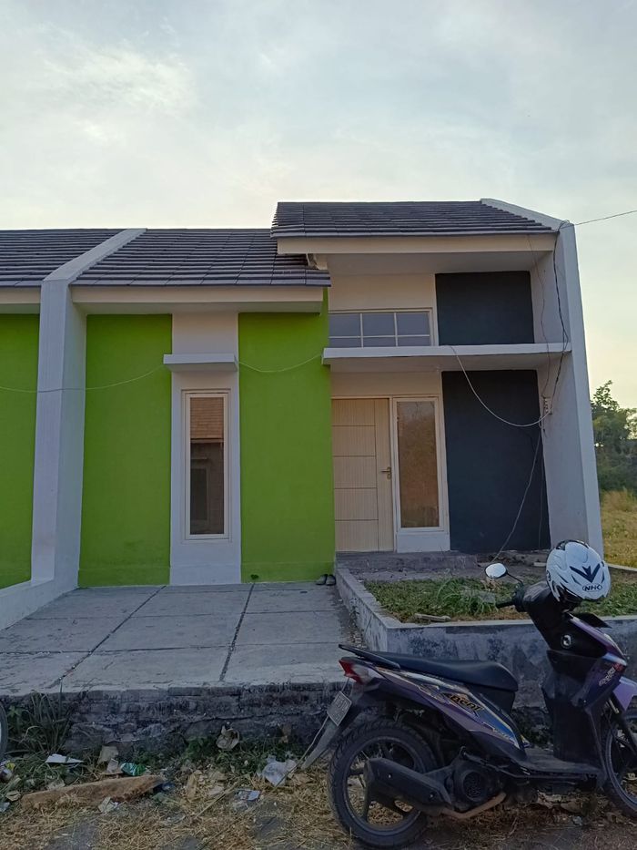 foto tampak rumah tipe Zamrud perumahan Bangil Kota Baru