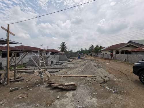 foto posisi tengah perumahan Royal Residence