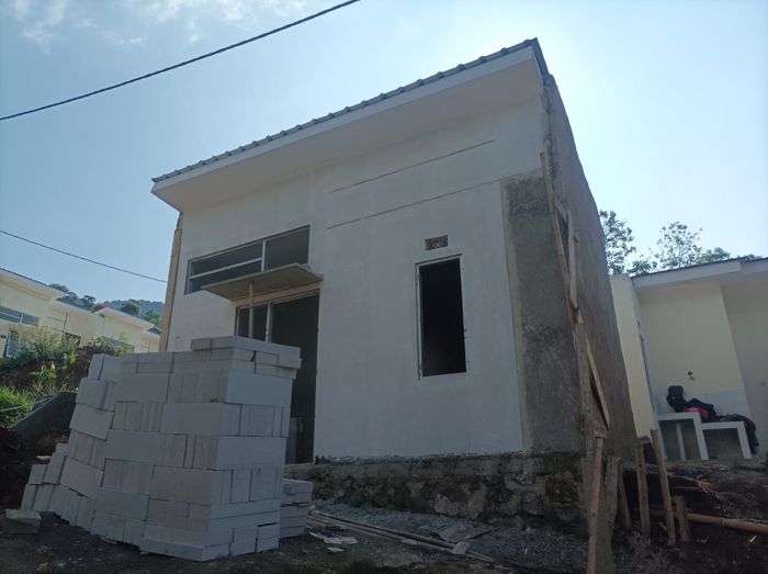 foto tampak rumah tipe 21/72 perumahan Marison Regency Tanjungsari
