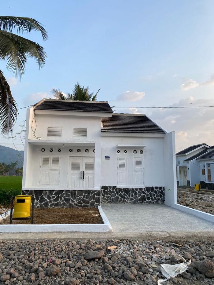 foto tampak rumah tipe CLASSIC 33/60 perumahan KANIGARA GARDEN TAHAP 2