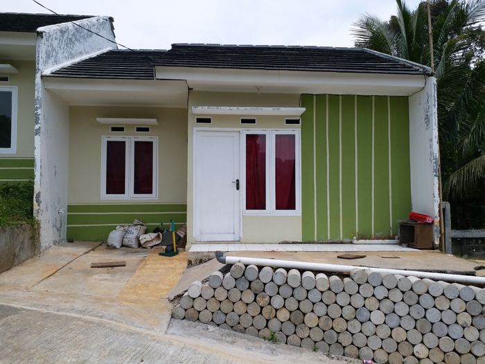 foto tampak rumah tipe 30 perumahan GRIYA AMARTA