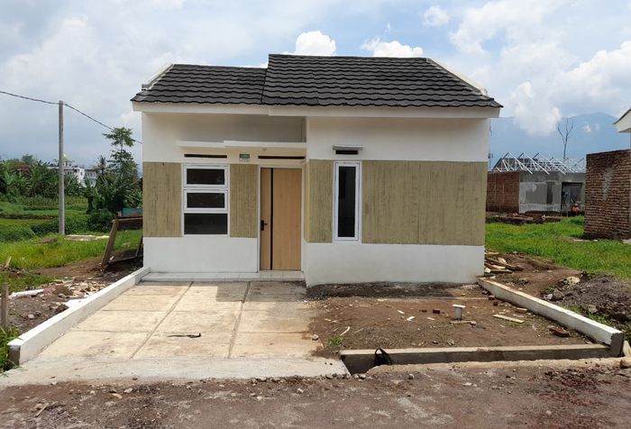 foto tampak rumah tipe 30/60 perumahan Ruma Putih Asaka