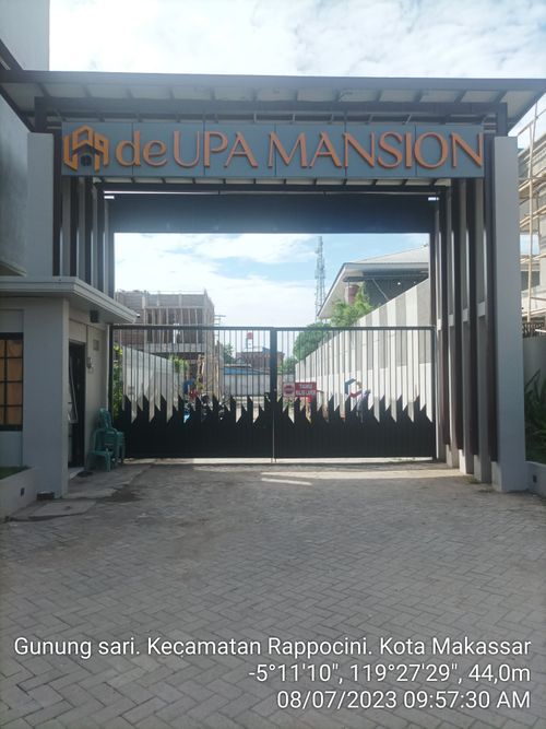 foto gerbang perumahan De Upa Mansion