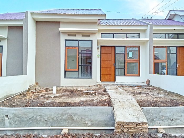 foto tampak rumah tipe 36B perumahan Grha Mandiri 4