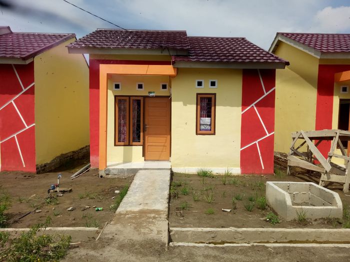 foto tampak rumah tipe RSH 36/90 perumahan Bukit Bahagia Residence
