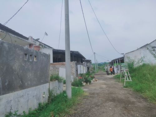 foto posisi tengah perumahan VILLA GRAND CIKAO