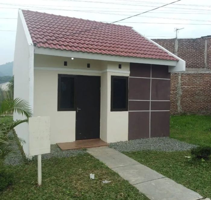foto tampak rumah tipe T.26 perumahan PURI INDAH CIHAMPELAS 2