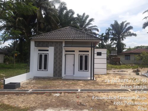 foto gerbang perumahan GRIYA RADONA SEROJA