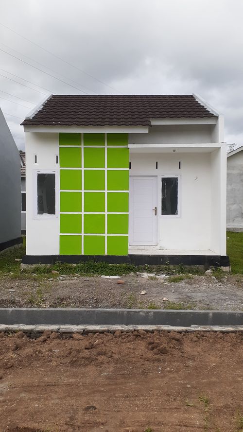 foto contoh rumah perumahan Aura Mantang
