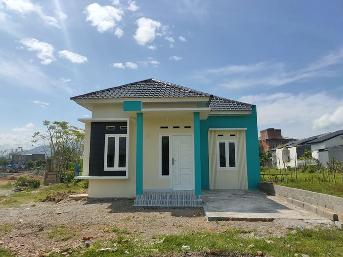 foto tampak rumah tipe Komersil perumahan Imperium Lamlumpu Residen