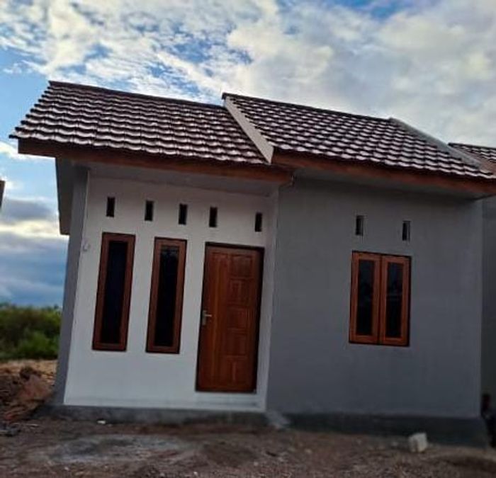 foto tampak rumah tipe 32 perumahan GRIYA LONTAR 1