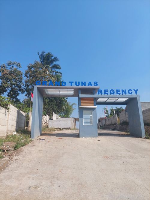 foto gerbang perumahan GRAND TUNAS REGENCY