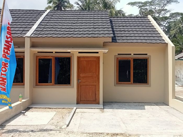 foto tampak rumah tipe 36/60 perumahan D'First Wiradinata